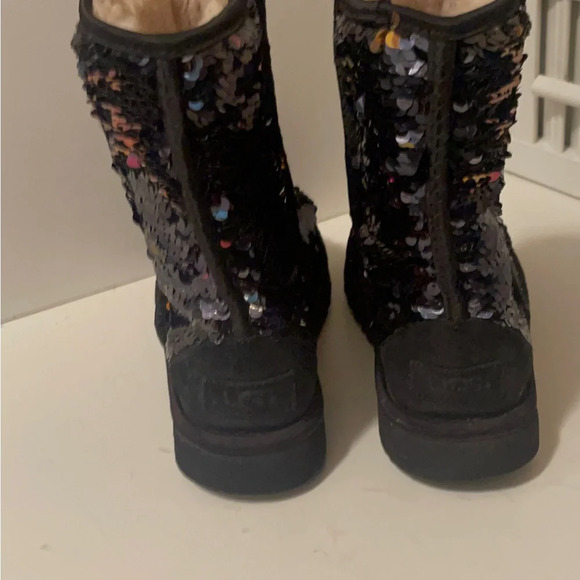 Uggs beautiful rose gold and black color sequin boots - Picture 13 of 16
